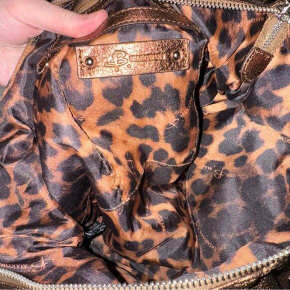 B Makowsky Large Bronze/Copper Metallic Leather Shoulder Handbag - Picture 8 of 9